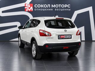 2013 Nissan Qashqai I Рестайлинг, белый, 1239990 рублей, вид 2