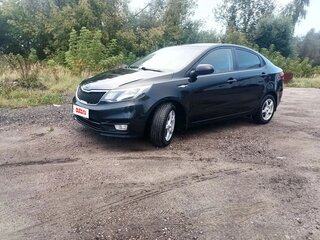 2015 Kia Rio III Рестайлинг, чёрный, 860000 рублей, вид 1