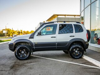 2017 Chevrolet Niva I Рестайлинг, белый, 898000 рублей, вид 4