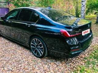 2022 BMW 7 серии 740d xDrive VI (G11/G12) Рестайлинг, чёрный, 9432038 рублей, вид 3