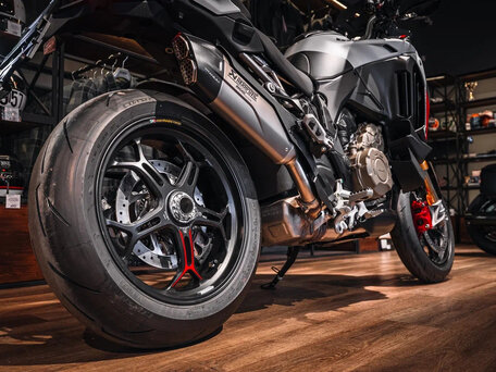 2026 Ducati Multistrada V4, красный, 4350000 рублей, вид 4