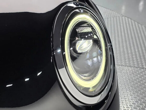 2022 Mini Hatch Cooper III (F55/F56) Рестайлинг 2, чёрный, 1850000 рублей - вид 4
