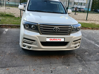 2013 Toyota Land Cruiser 200 Series Рестайлинг 1, белый, 3900000 рублей, вид 3