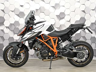 2018 KTM 1290 Super Duke R, белый, 899000 рублей, вид 4