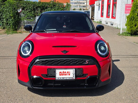 2022 Mini Hatch Cooper S III (F55/F56) Рестайлинг 2, красный, 3300000 рублей - вид 1