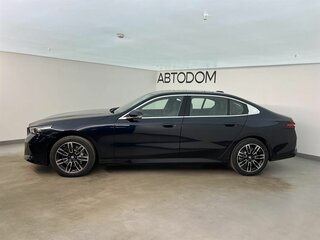2025 BMW 5 серии Long 530Li xDrive VIII (G60/G61/G68), чёрный, 8190000 рублей, вид 2