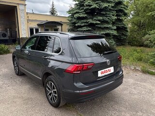 2019 Volkswagen Tiguan II, серый, 2350000 рублей, вид 2