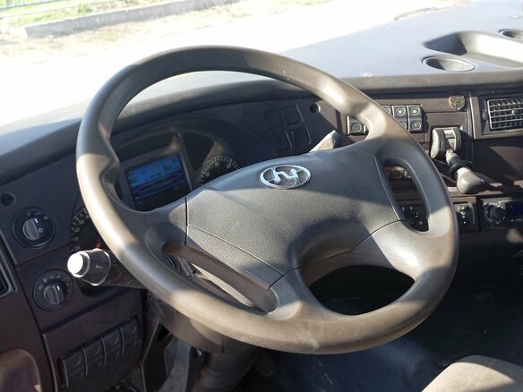 2022 IVECO-Hongyan 8x4 (CQ3406), красный, 2206000 рублей - вид 7