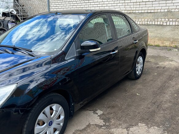 2010 Ford Focus II Рестайлинг, чёрный, 620000 рублей - вид 2