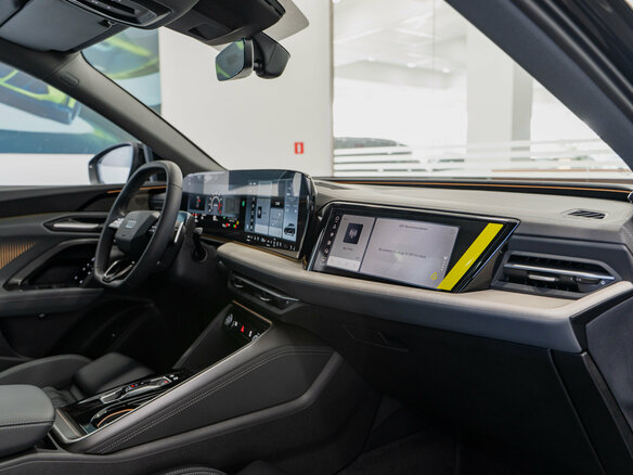 2025 Audi Q5 L III (GU), чёрный - вид 8