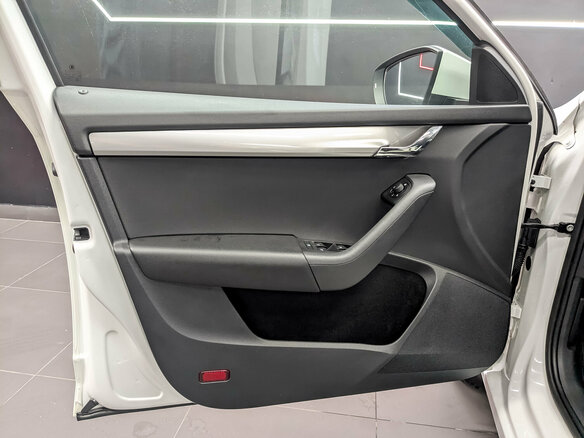 2020 Skoda Octavia III (A7) Рестайлинг, белый - вид 18