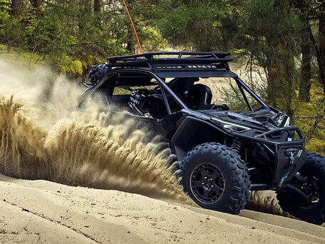 2026 CFMoto ZFORCE Z10 EPS, чёрный, 3379900 рублей, вид 4