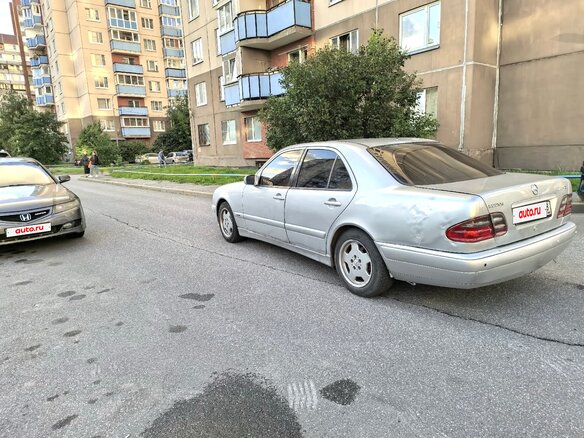 2001 Mercedes-Benz E-Класс 220 II (W210, S210) Рестайлинг, серебристый - вид 4