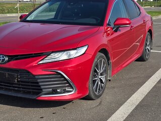 2021 Toyota Camry VIII (XV70) Рестайлинг, красный, 3050000 рублей, вид 1