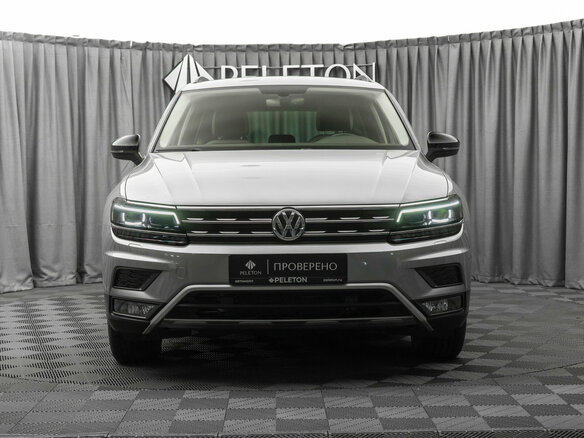 2018 Volkswagen Tiguan II, серебристый - вид 2
