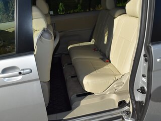 2014 Toyota ISis I Рестайлинг, серебристый, 1400000 рублей, вид 5