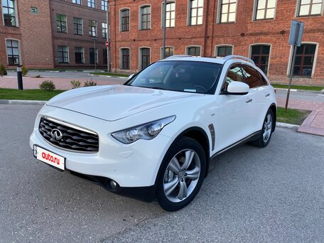 2011 Infiniti FX37 II (S51) Рестайлинг, белый, 1700000 рублей, вид 1