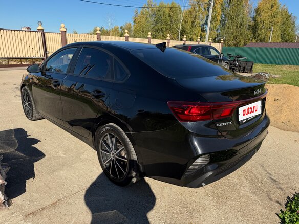 2021 Kia Cerato IV Рестайлинг, чёрный - вид 3