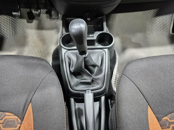 2023 Lada (ВАЗ) Granta Cross I Рестайлинг, белый, 900000 рублей - вид 16