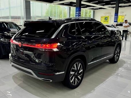 2023 Volkswagen Tayron I Рестайлинг, серый, 2660000 рублей, вид 4