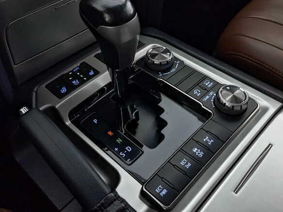 2016 Toyota Land Cruiser 200 Series Рестайлинг 2, белый - вид 21
