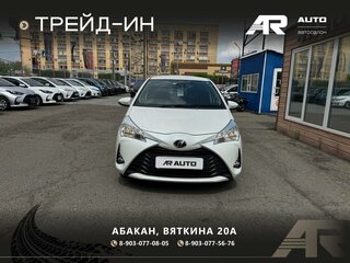 2018 Toyota Vitz III (XP130) Рестайлинг, белый, 1059000 рублей, вид 3