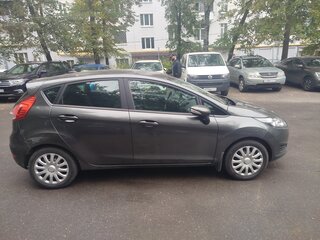 2018 Ford Fiesta Mk6 Рестайлинг, серый, 910000 рублей, вид 2