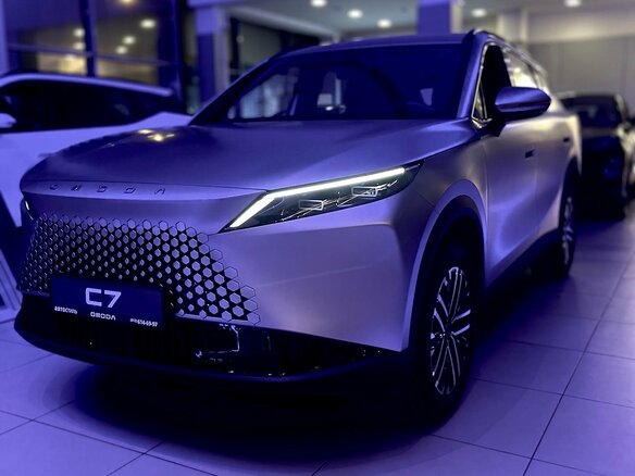 2026 Omoda C7, серебристый, 2909610 рублей - вид 1