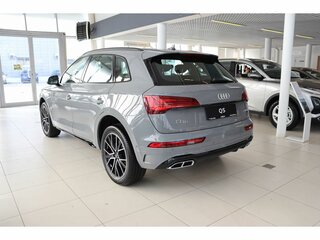 2025 Audi Q5 L 45 TFSI II (FY) Рестайлинг, серый, 6149000 рублей, вид 3