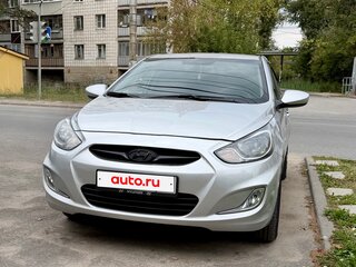 2013 Hyundai Solaris I, серебристый, 810000 рублей, вид 3