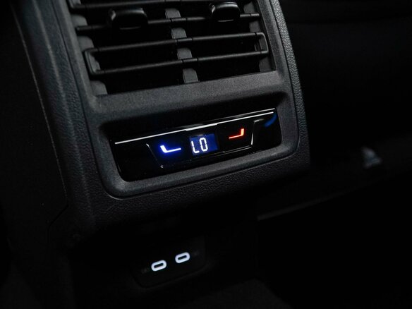 2021 Volkswagen Golf R VIII, чёрный, 5199077 рублей - вид 14