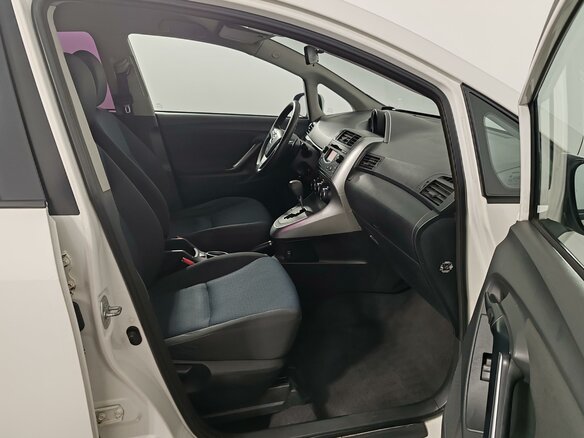 2013 Toyota Verso I Рестайлинг, белый, 1175000 рублей - вид 20