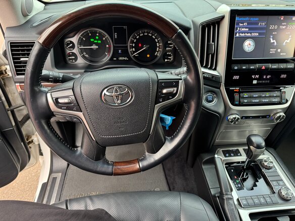 2015 Toyota Land Cruiser 200 Series Рестайлинг 2, белый, 5750000 рублей - вид 17