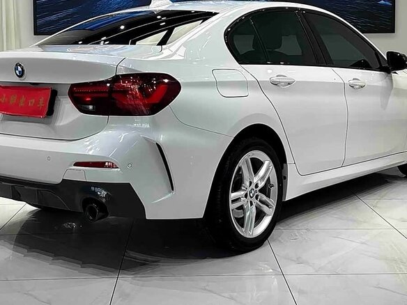 2023 BMW 1 серии 120i III (F52) Рестайлинг, белый, 1700000 рублей - вид 3