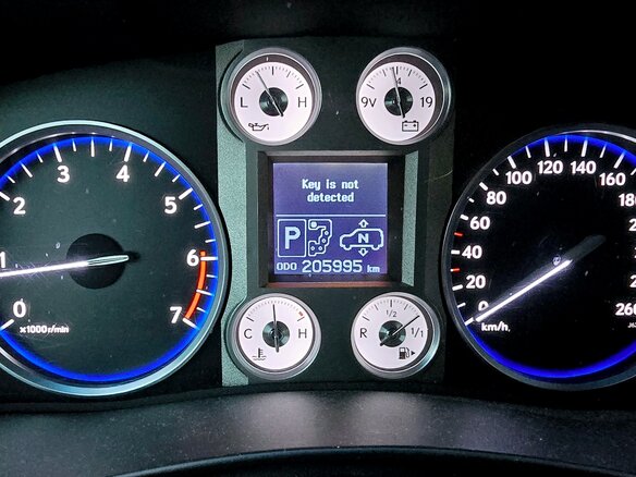 2011 Lexus LX 570 III, золотистый, 4700000 рублей - вид 10
