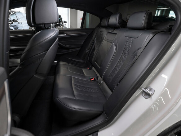 2019 BMW 5 серии 530d xDrive VII (G30/G31/G38), белый, 4980000 рублей - вид 12