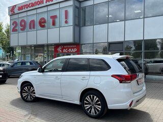 2022 Mitsubishi Outlander III Рестайлинг 3, белый, 2350000 рублей, вид 3