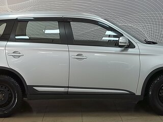 2016 Mitsubishi Outlander III Рестайлинг 2, серебристый, 1733000 рублей, вид 4