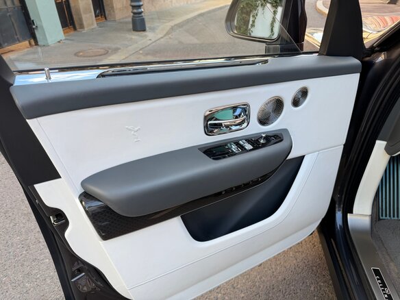 2020 Rolls-Royce Cullinan Black Badge I (Series I), серый, 28500000 рублей - вид 23