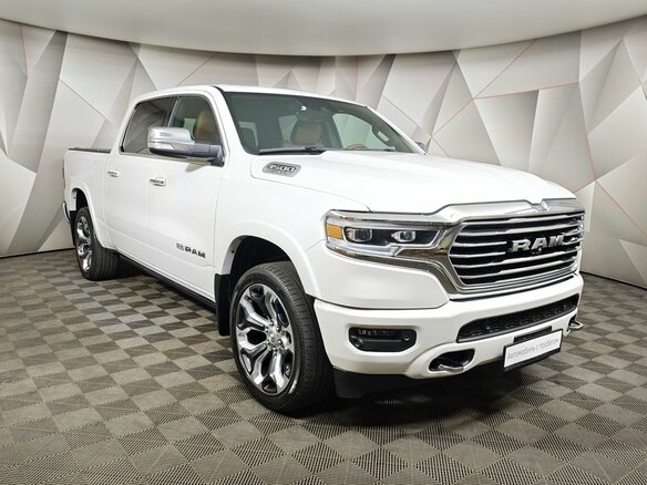 2019 Ram 1500 Crew Cab V, белый, 7200000 рублей - вид 2