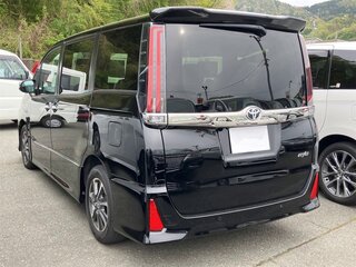 2021 Toyota Noah III (R80) Рестайлинг, чёрный, 1882000 рублей, вид 4