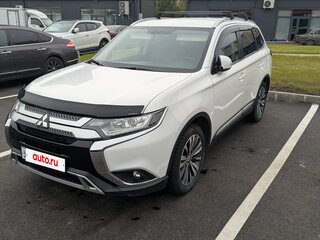 2019 Mitsubishi Outlander III Рестайлинг 3, белый, 2800000 рублей, вид 2
