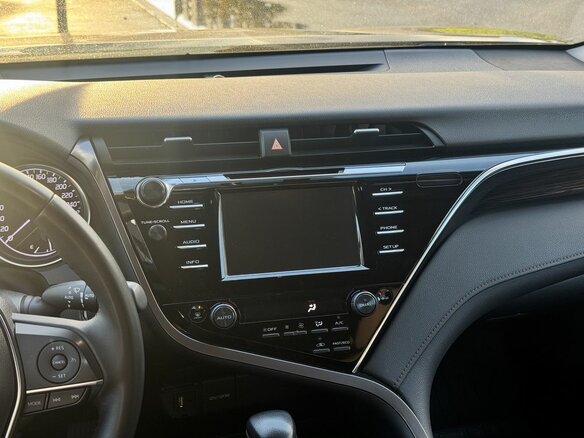 2020 Toyota Camry VIII (XV70), чёрный, 2450000 рублей - вид 13