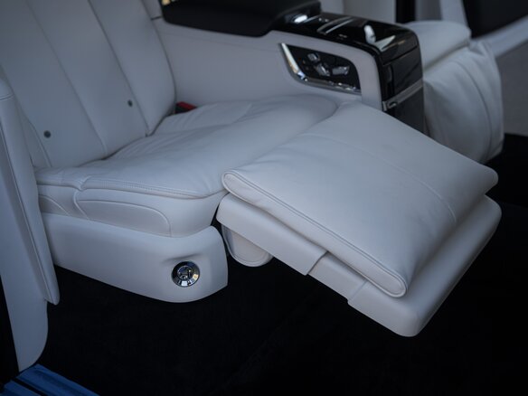 2026 Rolls-Royce Phantom Extended VIII Рестайлинг (Series II), чёрный, 86000000 рублей - вид 32