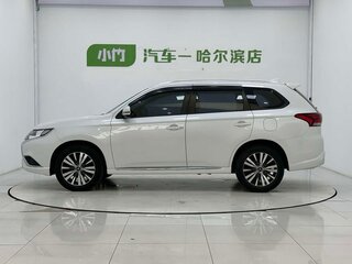 2023 Mitsubishi Outlander III Рестайлинг 3, белый, 2210000 рублей, вид 4