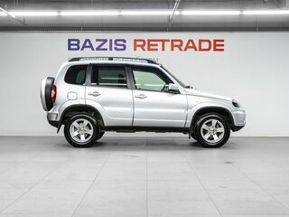 2018 Chevrolet Niva I Рестайлинг, серебристый, 899000 рублей, вид 4