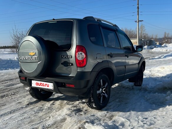 2017 Chevrolet Niva I Рестайлинг, серый, 730000 рублей - вид 2