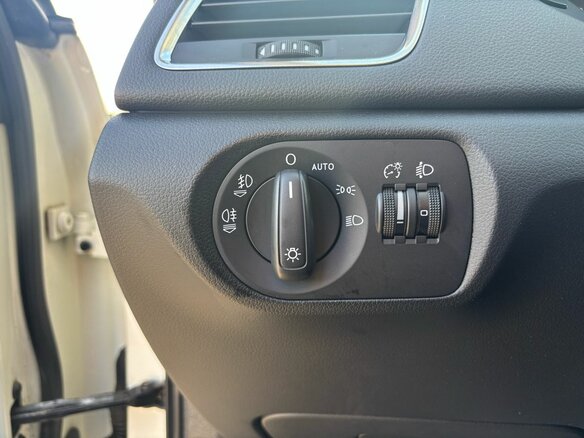 2013 Audi Q3 I (8U), белый, 1750000 рублей - вид 20
