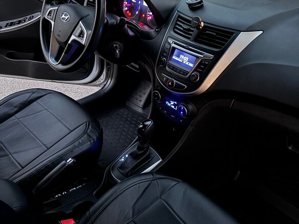 2016 Hyundai Solaris I Рестайлинг, серебристый, 1280000 рублей - вид 5