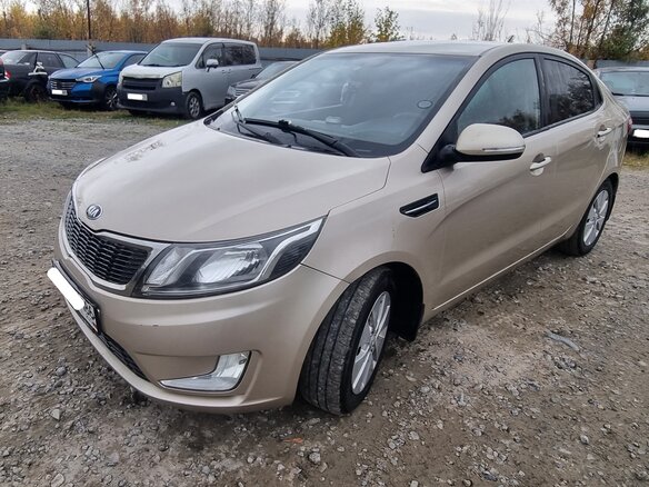 2013 Kia Rio 5-speed III, бежевый, 520000 рублей - вид 2